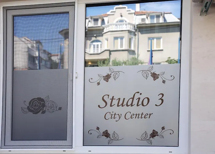 Deluxe 3 Studio City Center