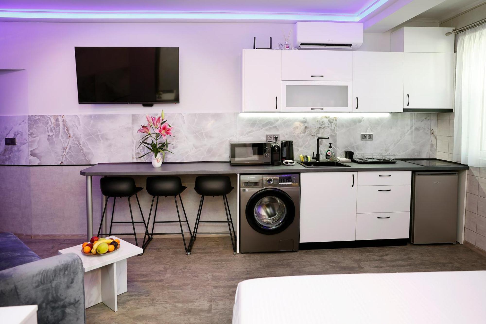 Deluxe 3 Center בורגאס